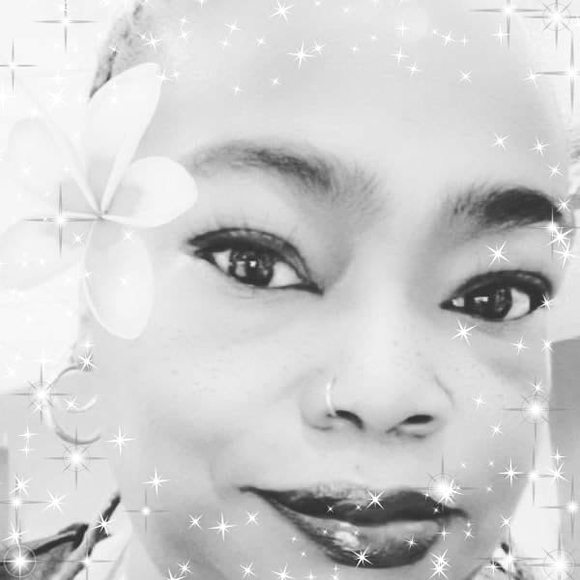 Meet the Posher Other - Meet your Posher, Monique